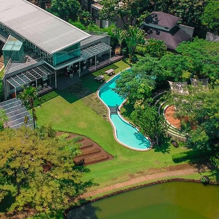 K Gallery Hotel Pasuruan Ngoại thất bức ảnh