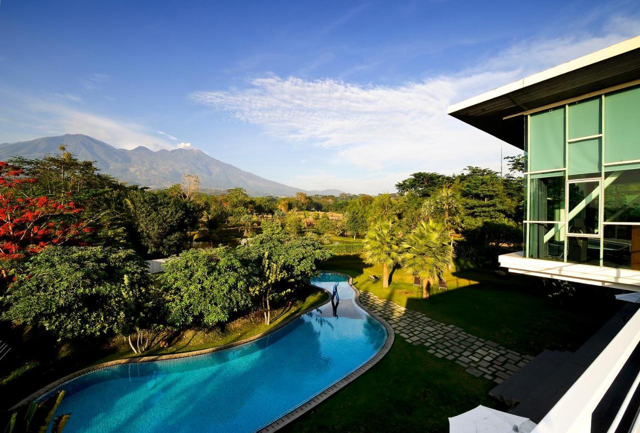 K Gallery Hotel Pasuruan Ngoại thất bức ảnh