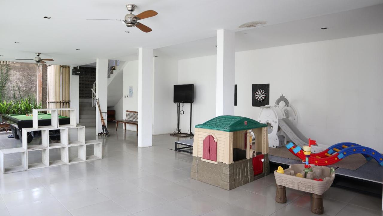 K Gallery Hotel Pasuruan Ngoại thất bức ảnh