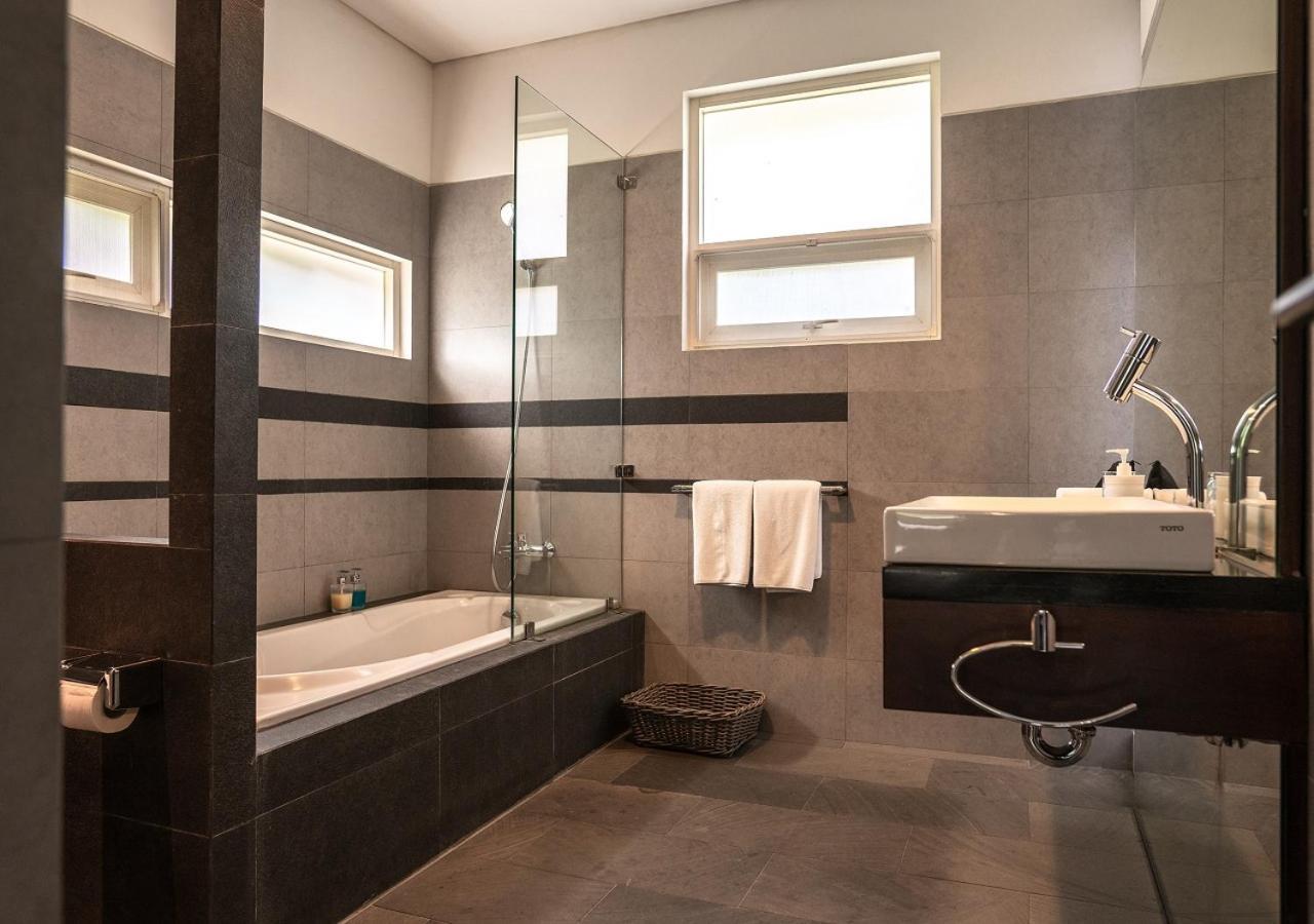 K Gallery Hotel Pasuruan Ngoại thất bức ảnh